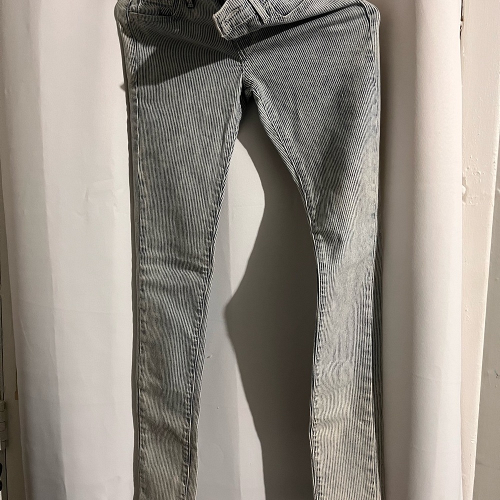 Levi's Women's Light Gray Skinny Jeans